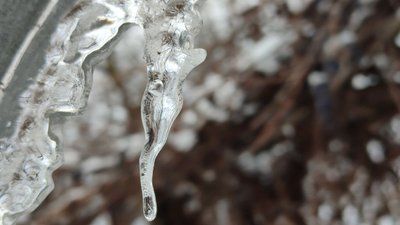 На Тернопільщині дитина травмувалася внаслідок падіння льоду: рятувальники застерігають про небезпеку