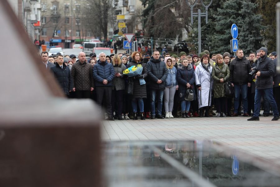 Молитвою та квітами тернополяни вшанували пам’ять Героїв Небесної Сотні (фоторепортаж)