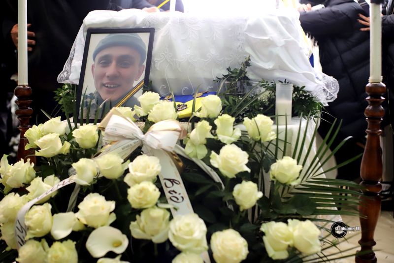 У громаді на Тернопільщині попрощалися з Героєм Володимиром Сотником