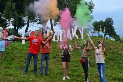 На Вишнівеччині смакували варениками та обливалися фарбами (фото)