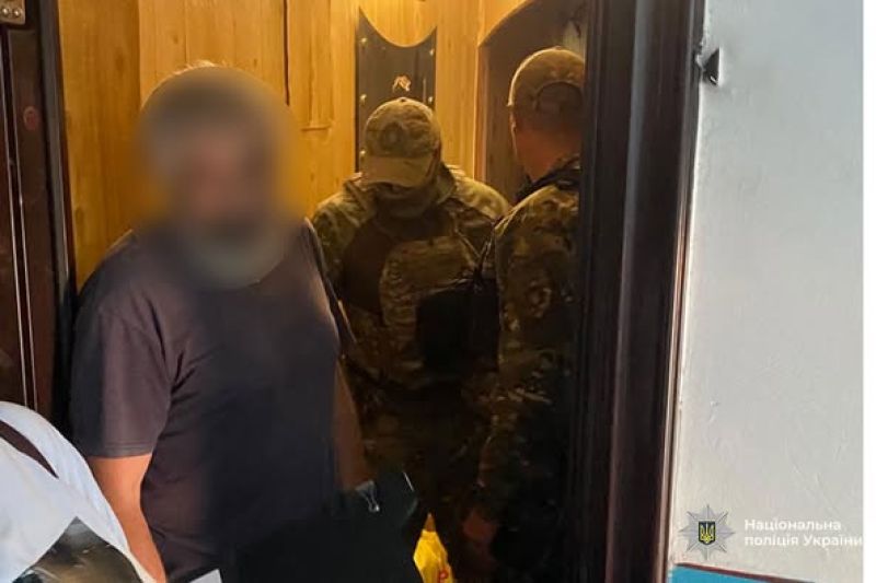 Понад два роки перебував у розшуку: затримали підозрюваного у підпалах елітних авто у Тернополі