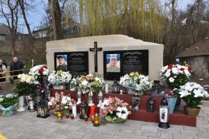 На Тернопільщині освятили пам’ятні дошки полеглим захисникам Василю Мимрику та Євгенію Гнидці