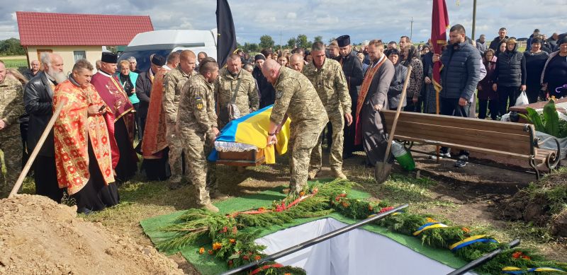 На Тернопільщині провели в останню земну дорогу Героя Андрія Яроша