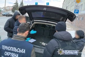 У Тернополі викрили схему одержання неправомірної вигоди за вплив на посадових осіб територіального сервісного центру