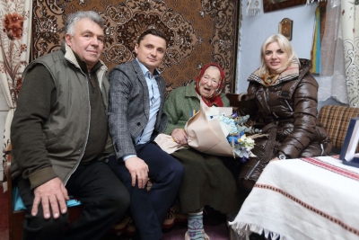 Михайло Головко нагородив столітню зв’язкову УПА відзнакою імені Ярослава Стецька