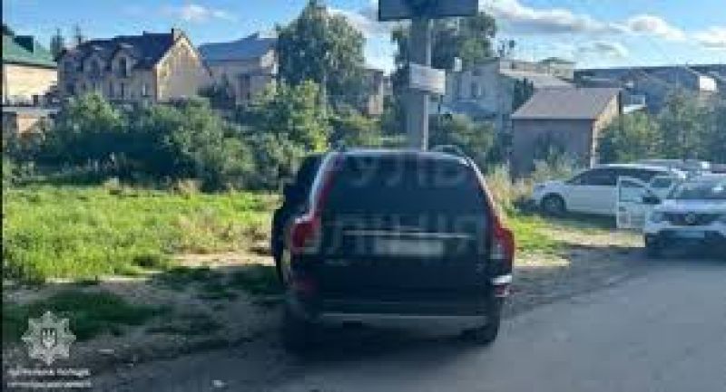 У Тернополі п&#039;яний водій в&#039;їхав в огорожу, а потім - у стовп