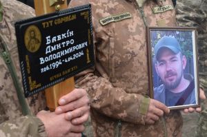 В останню земну дорогу провели Героя Дмитра Бабкіна з Тернопільщини