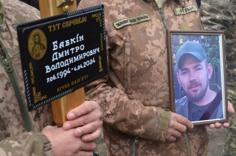 В останню земну дорогу провели Героя Дмитра Бабкіна з Тернопільщини