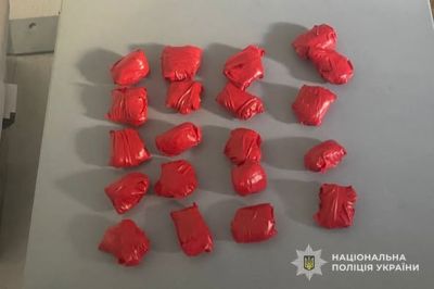 У двох неповнолітніх тернополян вилучили 55 &quot;закладок&quot; із психотропами та наркотиками