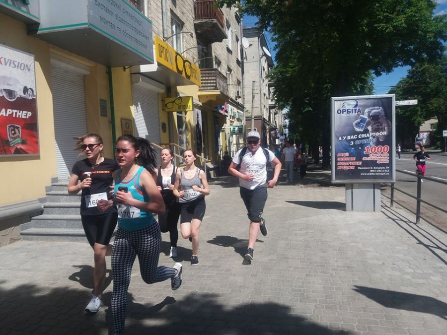 Сімейно-спортивне свято у Тернополі розпочалось із танців та фехтування
