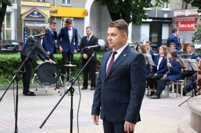 Cтуденти Теpнопільського музичного коледжу закінчили навчання концертом біля памятнику Соломії Крушельницькій