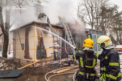 У Тернополі ліквідовано пожежу господарської споруди