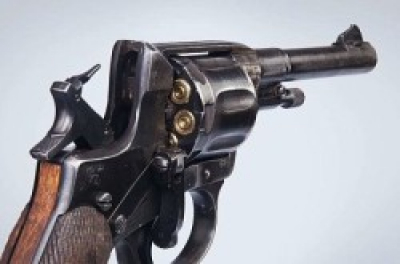Слідчі Тернополя повідомили підозру кременчанину, який торгував зброєю