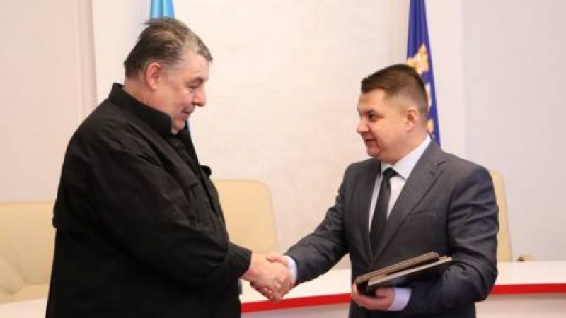 Керівники облaсті подякувaли швейцaрським блaгодійникaм зa реaнімобіль