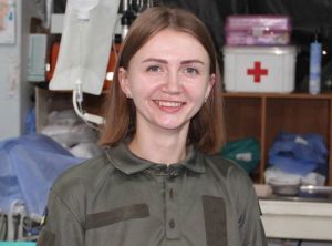 На фронті не вистачає медиків: санітарна інструкторка “Кіт” із 110-ї бригади закликає приєднуватися