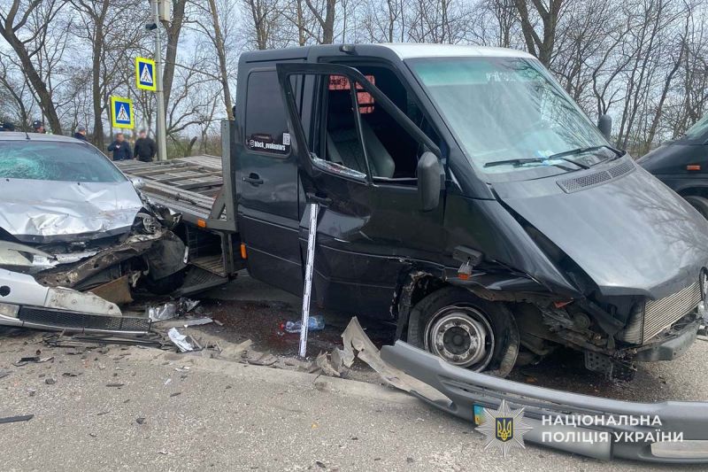 Автотроща неподалік Тернополя: зіткнулися чотири автівки