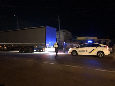 На вул. Об’їзній та вул. Лук’яновича у Тернополі затримали автомобілі з фальсифікованим алкоголем