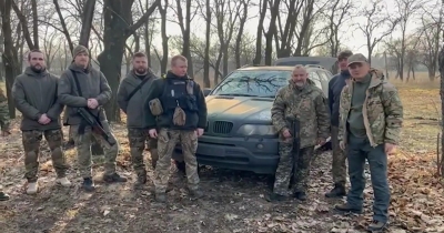 На Різдво голова Тернопільської облради відвіз автівки українським захисникам на передову (відео)