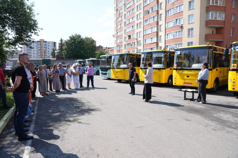 Шкільний автопарк Тернопільщини поповнюють новими автобусами