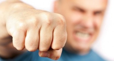 Хулігана, що побив волонтера, посадили під домашній арешт