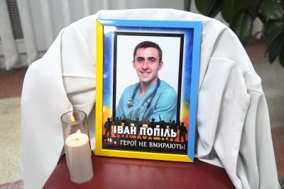 У Тернополі десятки людей здали кров в пам'ять про медика та воїна Івана Попіля (фото)