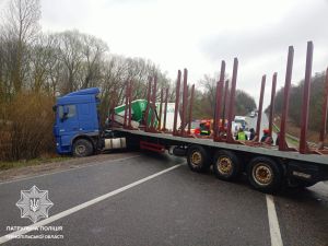 Смертельне зіткнення вантажівок на Тернопільщині: перекрито трасу М-09 Тернопіль — Львів — Рава-Руська