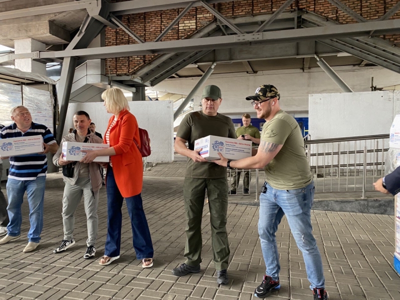 Волонтери передали 20 тон продуктових наборів постраждалим від війни, - Артур Палатний