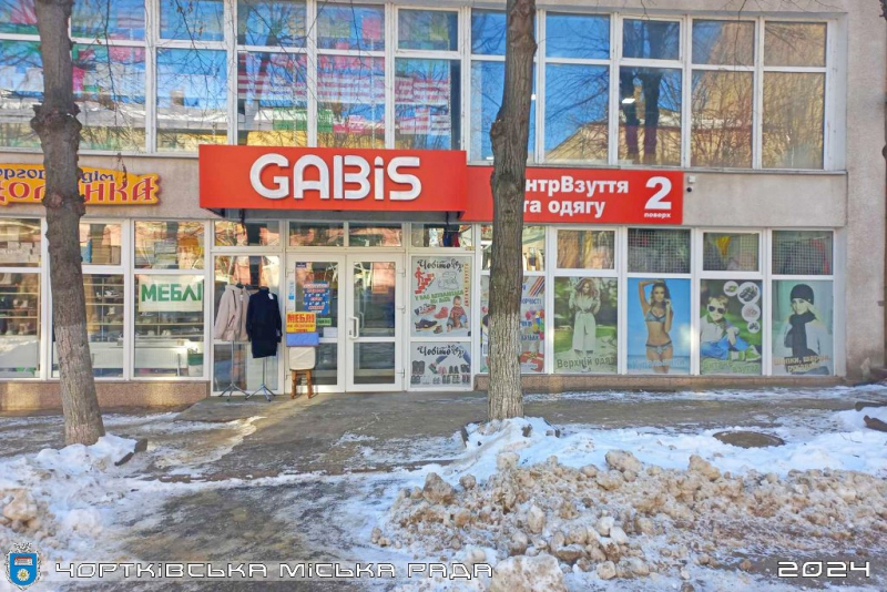 У місті на Тернопільщині демонтовують незаконну рекламу