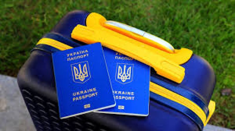 Нові правила виїзду за кордон: що очікує на українців