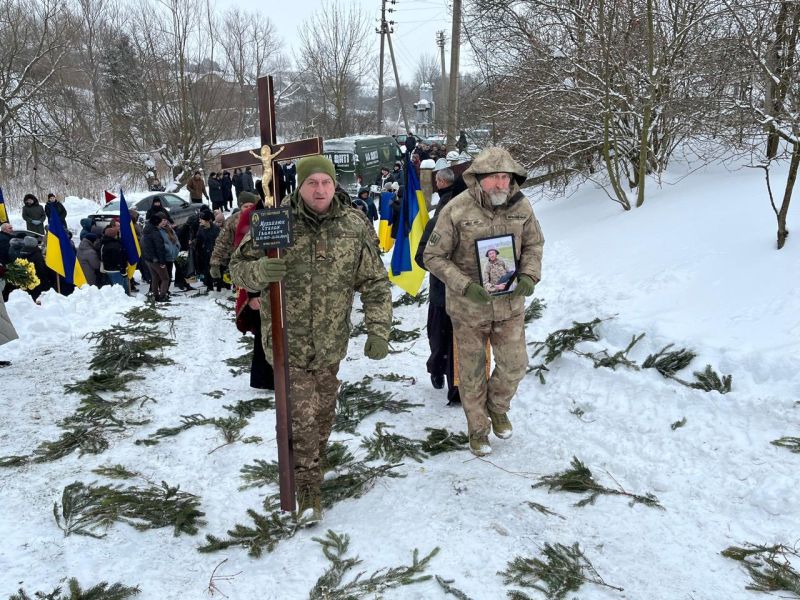 В останню дорогу: на Тернопільщині поховали воїна