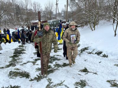В останню дорогу: на Тернопільщині поховали воїна