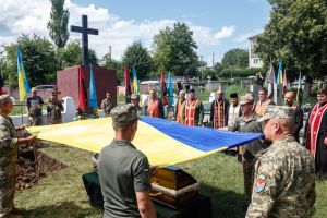 Вважався зниклим безвісти: на Тернопільщині попрощалися з Героєм Ярославом Гатланом