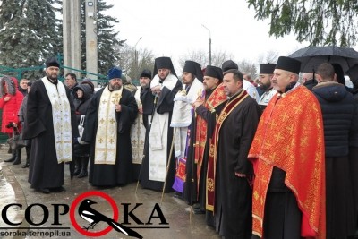 На тернопільському кладовищі пом’янули загиблих АТОвців (фото)