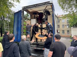 Тернопільський центр крові отримав 300 одиниць меблів від благодійників з Німеччини (фото)