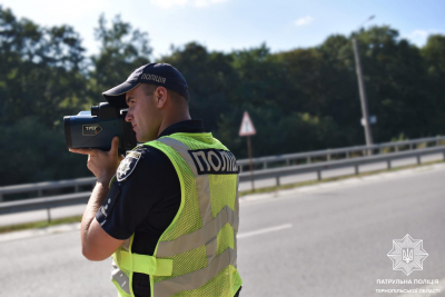 На Тернопільщині поліцейські контролюють дотримання швидкісного режиму водіями
