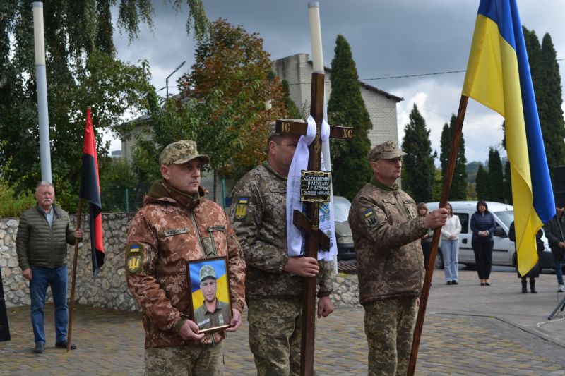 На Тернопільщині поховали Володимира Качанівського, який загинув в боях на Донеччині