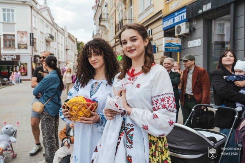 Завтра проїзд у вишиванках в громадському транспорті Тернополя буде безкоштовним