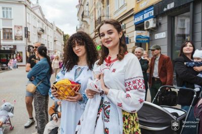 Завтра проїзд у вишиванках в громадському транспорті Тернополя буде безкоштовним