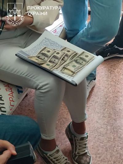 У Тернополі на вимаганні 1000 доларів США викрили голову військово-лікарської комісії ТЦК та СП