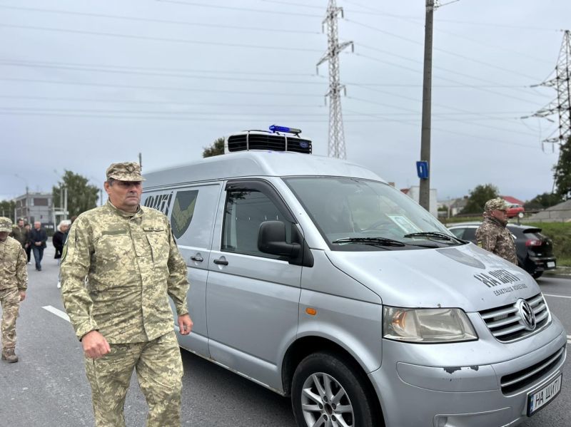 «На щиті» до рідного дому повернувся Герой з Тернопільщини Михайло Дацишин