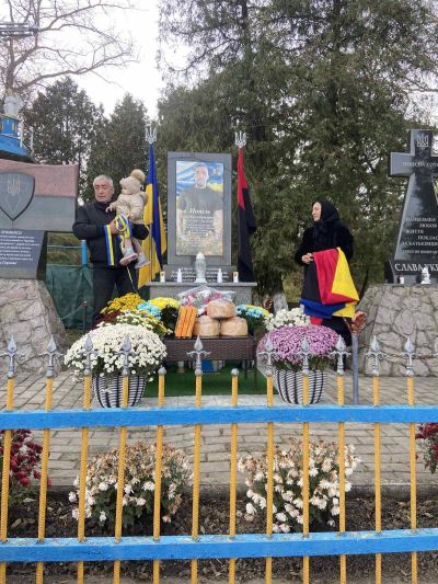 На Тернопільщині відкрили пам’ятний знак полеглому Герою Івану Попілю