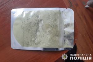 Поліцейські виявили у тернопільської школярки психотропну речовину