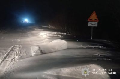 Ситуація на автошляхах Тернопільщини: поліцейські закликають водіїв утриматися від поїздок