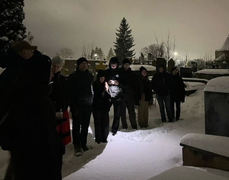 Акція «Кутя для Героїв»: у Тернополі колядою на могилах вшанували загиблих захисників (фото)