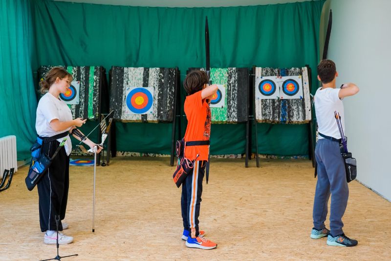 У Тернополі почав діяти дитячий гурток зі стрільби з лука за підтримки «Контінентал»