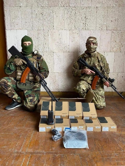 Волонтери «Української команди» з Тернопільщини передали захисникам сучасні рації
