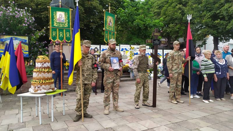 Небо забирає найкращих: на Тернопільщині поховали Героя Сергія Канюку