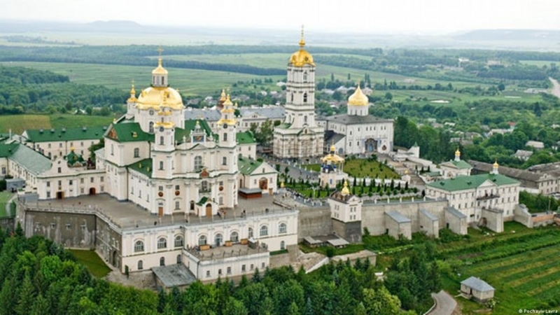 У Тернопільській облраді створили робочу групу щодо правомірності використання споруд Почаївської лаври
