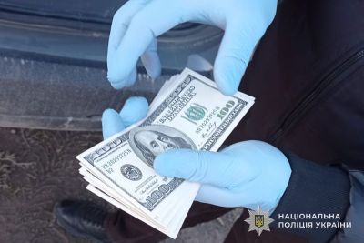 За три тисячі доларів обіцяла «вирішити питання» з ТЦК: збаразькі поліцейські викрили місцеву жительку на незаконних оборудках