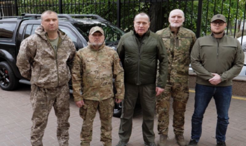 Бійці 101 бригади ТрО отримали позашляховик від «Української команди»